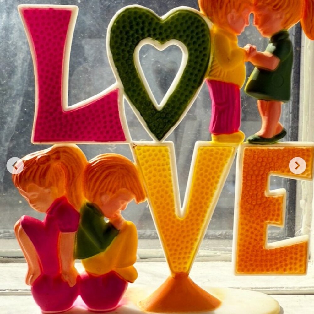 Vtg Wilton Groovy LOVE Cake Topper